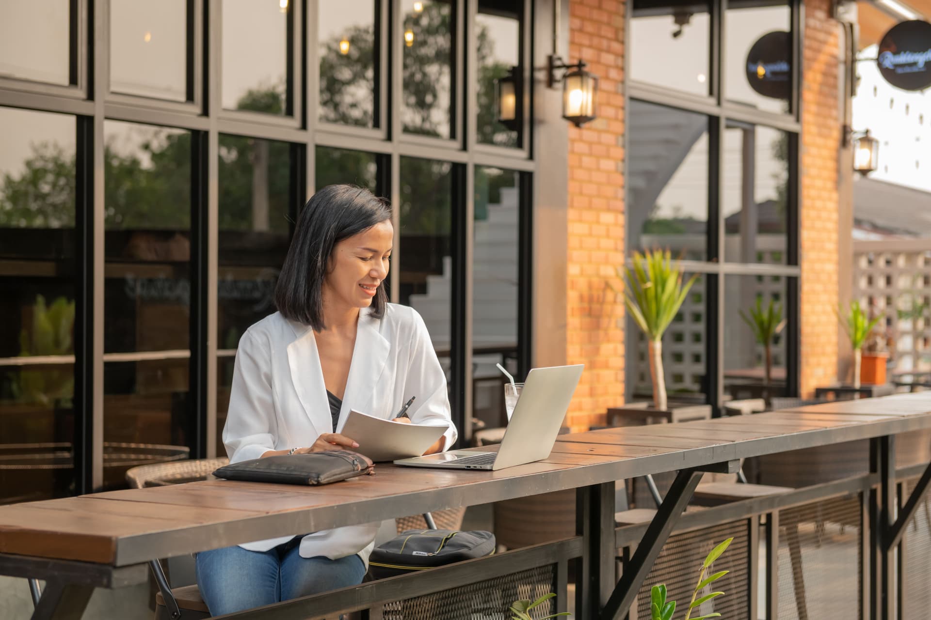 itinerary workation indonesia terbaik bandung - kerja fokus di cafe cozy dago lembang