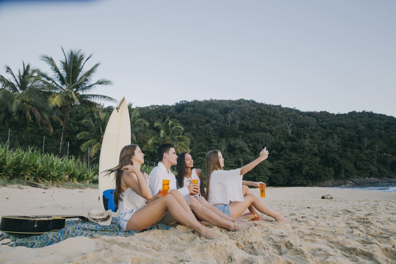 Traveler Menikmati Perjalanan yang Santai dan Terencana