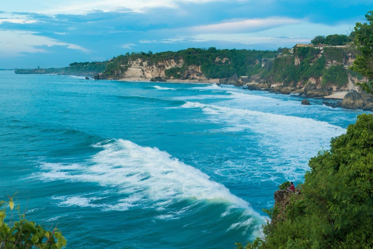 itinerary workation indonesia terbaik - eksplorasi pantai bali setelah kerja produktif